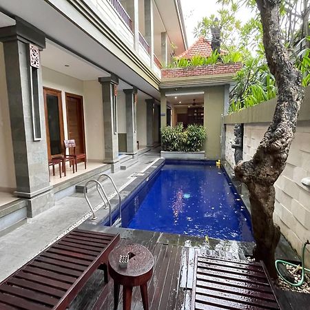Singgah Hotel Seminyak Exterior photo