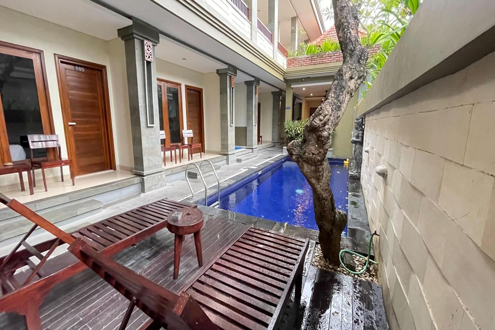 Singgah Hotel Seminyak Exterior photo